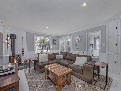 442 Main St, King, ON - Indoor Photo Showing Living Room