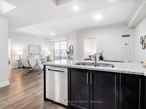 317-25 Baker Hill Blvd, Whitchurch-Stouffville, ON - Indoor Photo Showing Kitchen With Double Sink