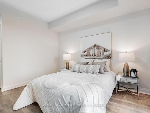 317-25 Baker Hill Blvd, Whitchurch-Stouffville, ON - Indoor Photo Showing Bedroom