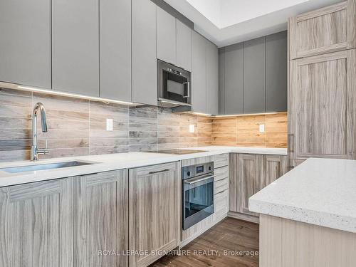 3707-2908 Highway 7, Vaughan, ON - Indoor Photo Showing Kitchen With Upgraded Kitchen