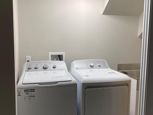 34 Del Ray Cres, Wasaga Beach, ON - Indoor Photo Showing Laundry Room