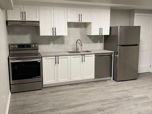 34 Del Ray Cres, Wasaga Beach, ON - Indoor Photo Showing Kitchen With Double Sink