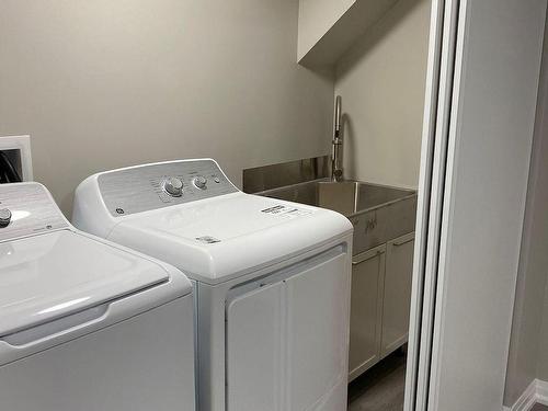 34 Del Ray Cres, Wasaga Beach, ON - Indoor Photo Showing Laundry Room