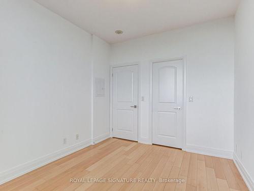 Ph8-1 De Boers Dr, Toronto, ON - Indoor Photo Showing Other Room