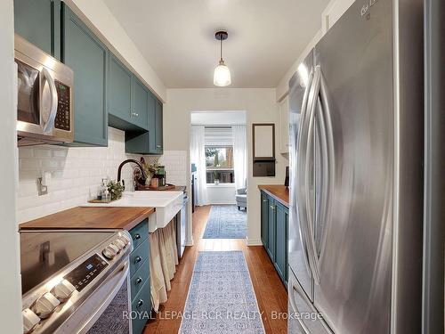 87 Hanton Cres, Caledon, ON - Indoor Photo Showing Kitchen With Upgraded Kitchen