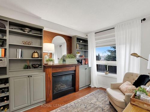 87 Hanton Cres, Caledon, ON - Indoor Photo Showing Living Room With Fireplace