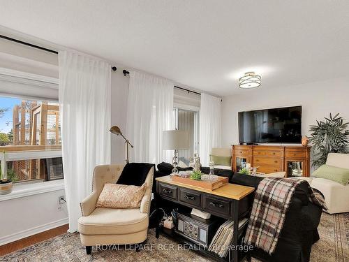 87 Hanton Cres, Caledon, ON - Indoor Photo Showing Living Room