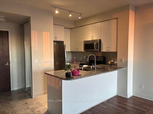 1911-339 Rathburn Rd W, Mississauga, ON - Indoor Photo Showing Kitchen With Stainless Steel Kitchen With Double Sink With Upgraded Kitchen