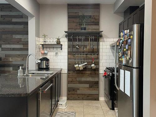 5077 Alyssa Dr, Lincoln, ON - Indoor Photo Showing Kitchen With Double Sink