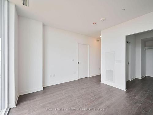 1807-36 Zorra St, Toronto, ON - Indoor Photo Showing Other Room