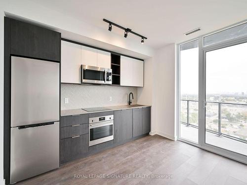 1807-36 Zorra St, Toronto, ON - Indoor Photo Showing Kitchen