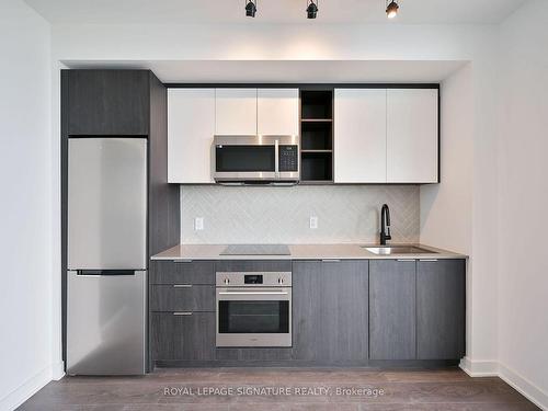 1807-36 Zorra St, Toronto, ON - Indoor Photo Showing Kitchen