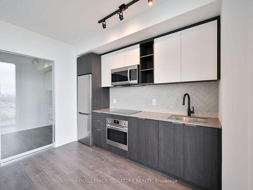 1807-36 Zorra St, Toronto, ON - Indoor Photo Showing Kitchen