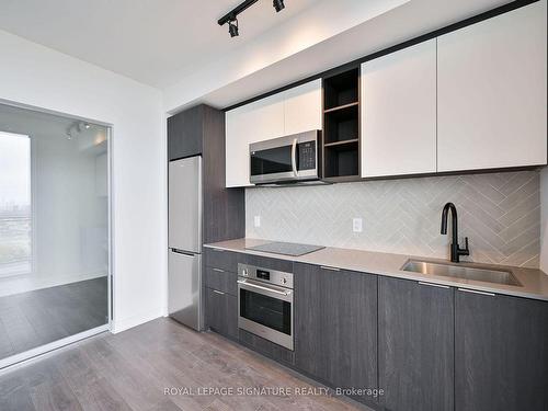 1807-36 Zorra St, Toronto, ON - Indoor Photo Showing Kitchen