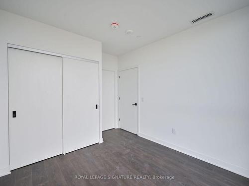 1807-36 Zorra St, Toronto, ON - Indoor Photo Showing Other Room