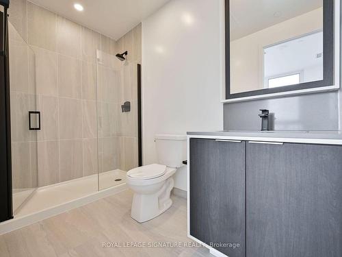 1807-36 Zorra St, Toronto, ON - Indoor Photo Showing Bathroom