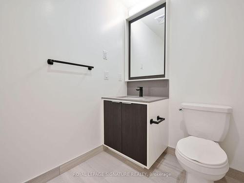 1807-36 Zorra St, Toronto, ON - Indoor Photo Showing Bathroom