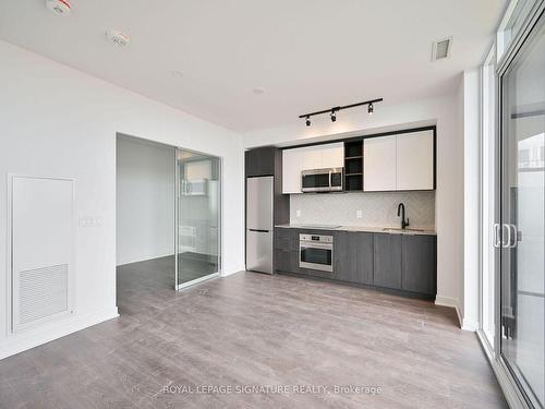 1807-36 Zorra St, Toronto, ON - Indoor Photo Showing Kitchen