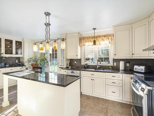 Cuisine - 1000 Rue Girard, Beloeil, QC - Indoor Photo Showing Kitchen With Upgraded Kitchen