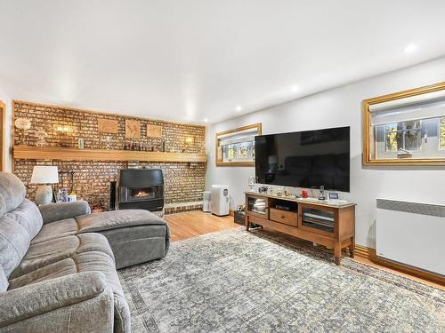 Salle familiale - 1000 Rue Girard, Beloeil, QC - Indoor Photo Showing Living Room With Fireplace