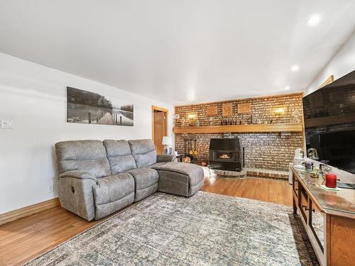 Salle familiale - 1000 Rue Girard, Beloeil, QC - Indoor Photo Showing Living Room With Fireplace