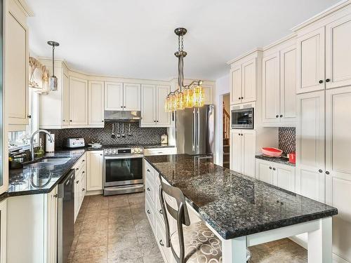 Cuisine - 1000 Rue Girard, Beloeil, QC - Indoor Photo Showing Kitchen With Double Sink With Upgraded Kitchen