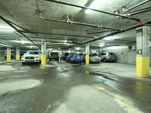 Garage - Ph8-375 Boul. Décarie, Montréal (Saint-Laurent), QC - Indoor Photo Showing Garage