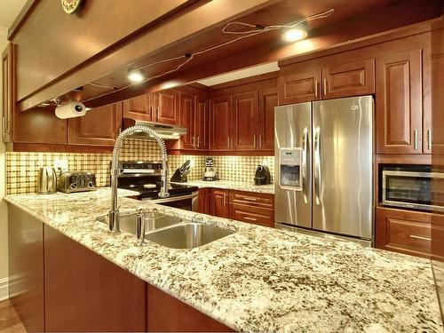 Cuisine - Ph8-375 Boul. Décarie, Montréal (Saint-Laurent), QC - Indoor Photo Showing Kitchen With Double Sink With Upgraded Kitchen