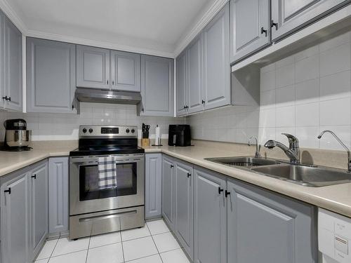 Kitchen - 304-6800 Av. Macdonald, Côte-Saint-Luc, QC - Indoor Photo Showing Kitchen With Double Sink