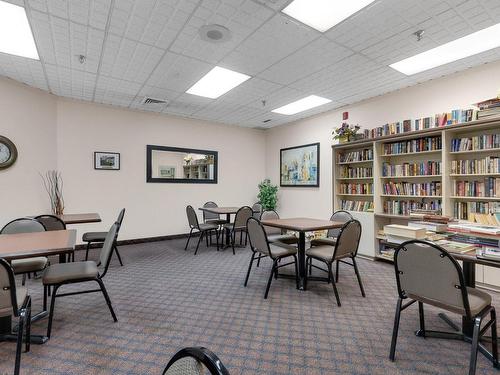 Library - 304-6800 Av. Macdonald, Côte-Saint-Luc, QC - Indoor Photo Showing Other Room