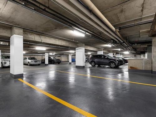 Garage - 304-6800 Av. Macdonald, Côte-Saint-Luc, QC - Indoor Photo Showing Garage