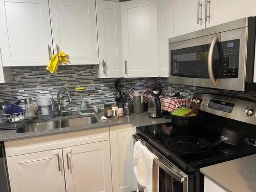 Cuisine - 1009-4555 Av. Bonavista, Montréal (Côte-Des-Neiges/Notre-Dame-De-Grâce), QC - Indoor Photo Showing Kitchen With Double Sink With Upgraded Kitchen