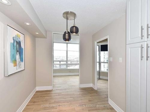 710-4460 Tucana Crt, Mississauga, ON - Indoor Photo Showing Other Room