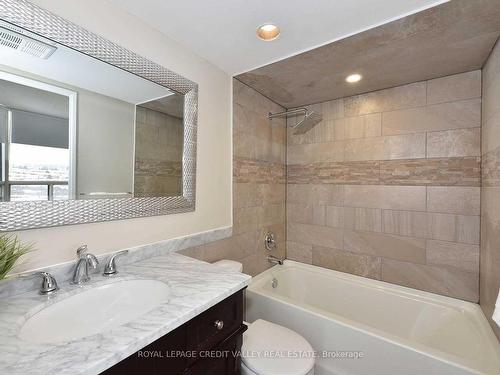 710-4460 Tucana Crt, Mississauga, ON - Indoor Photo Showing Bathroom