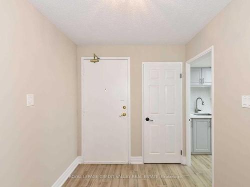 710-4460 Tucana Crt, Mississauga, ON - Indoor Photo Showing Other Room