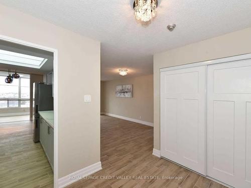 710-4460 Tucana Crt, Mississauga, ON - Indoor Photo Showing Other Room