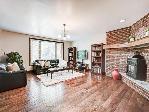 14902 Mount Pleasant Rd, Caledon, ON - Indoor Photo Showing Living Room With Fireplace