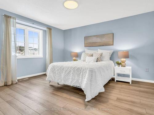 46 Deerpath Dr, Guelph, ON - Indoor Photo Showing Bedroom