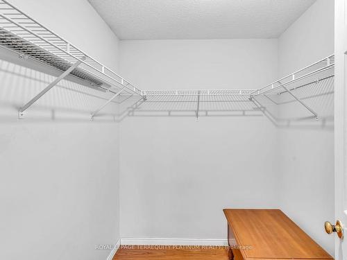 46 Deerpath Dr, Guelph, ON - Indoor With Storage