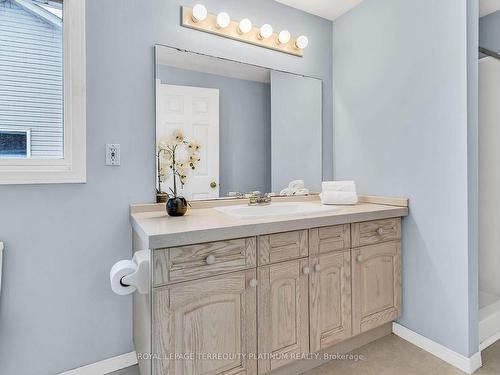 46 Deerpath Dr, Guelph, ON - Indoor Photo Showing Bathroom