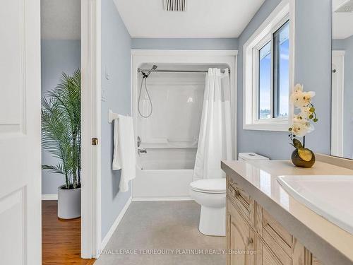 46 Deerpath Dr, Guelph, ON - Indoor Photo Showing Bathroom