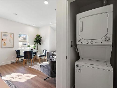 202 B-1224 Richardson St, Victoria, BC - Indoor Photo Showing Laundry Room