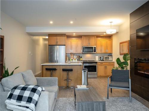 402-91 Chapel St, Nanaimo, BC - Indoor Photo Showing Kitchen With Stainless Steel Kitchen