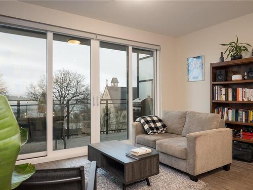 402-91 Chapel St, Nanaimo, BC - Indoor Photo Showing Living Room