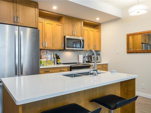 402-91 Chapel St, Nanaimo, BC - Indoor Photo Showing Kitchen With Stainless Steel Kitchen With Double Sink With Upgraded Kitchen