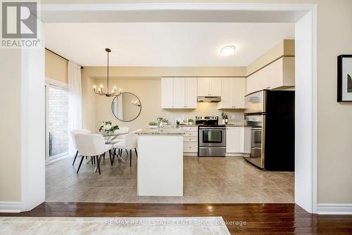 2459 Old Brompton Way, Oakville, ON - Indoor Photo Showing Kitchen