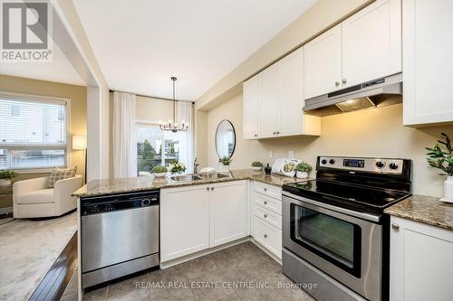 2459 Old Brompton Way, Oakville, ON - Indoor Photo Showing Kitchen With Stainless Steel Kitchen With Double Sink With Upgraded Kitchen