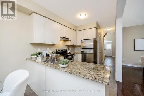 2459 Old Brompton Way, Oakville, ON - Indoor Photo Showing Kitchen