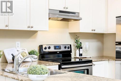 2459 Old Brompton Way, Oakville, ON - Indoor Photo Showing Kitchen