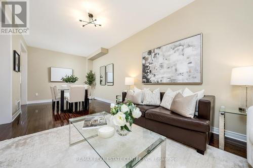 2459 Old Brompton Way, Oakville, ON - Indoor Photo Showing Living Room